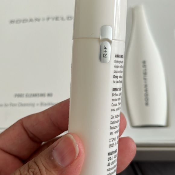 Rodan + Fields Pore Cleansing MD New - Picture 2 of 3